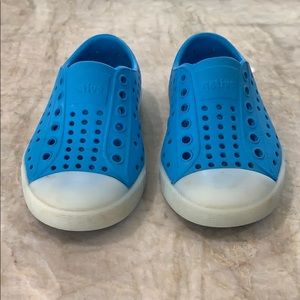 Native Jefferson toddler shoes / size child 5